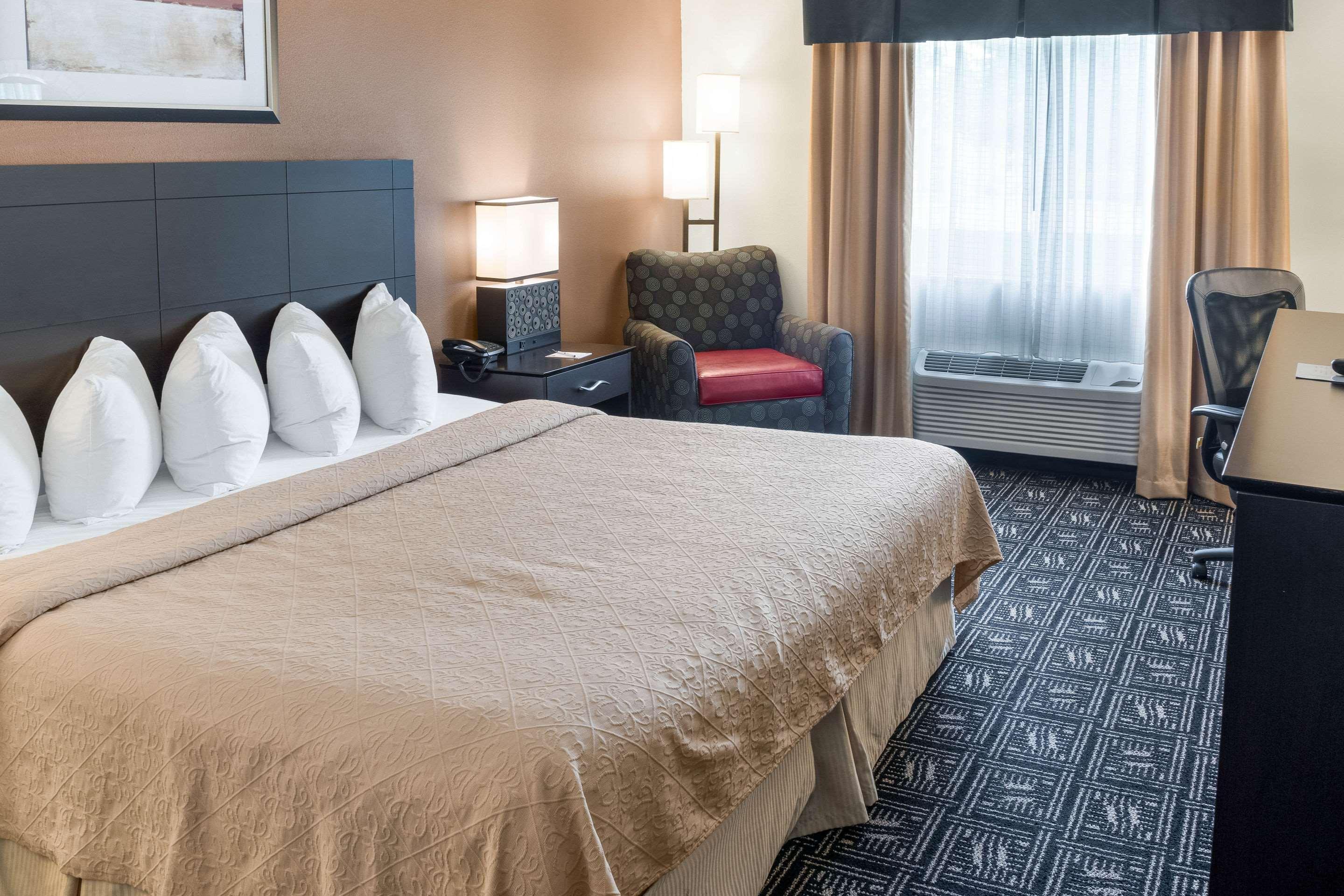 Quality Inn & Suites Mankato Bagian luar foto