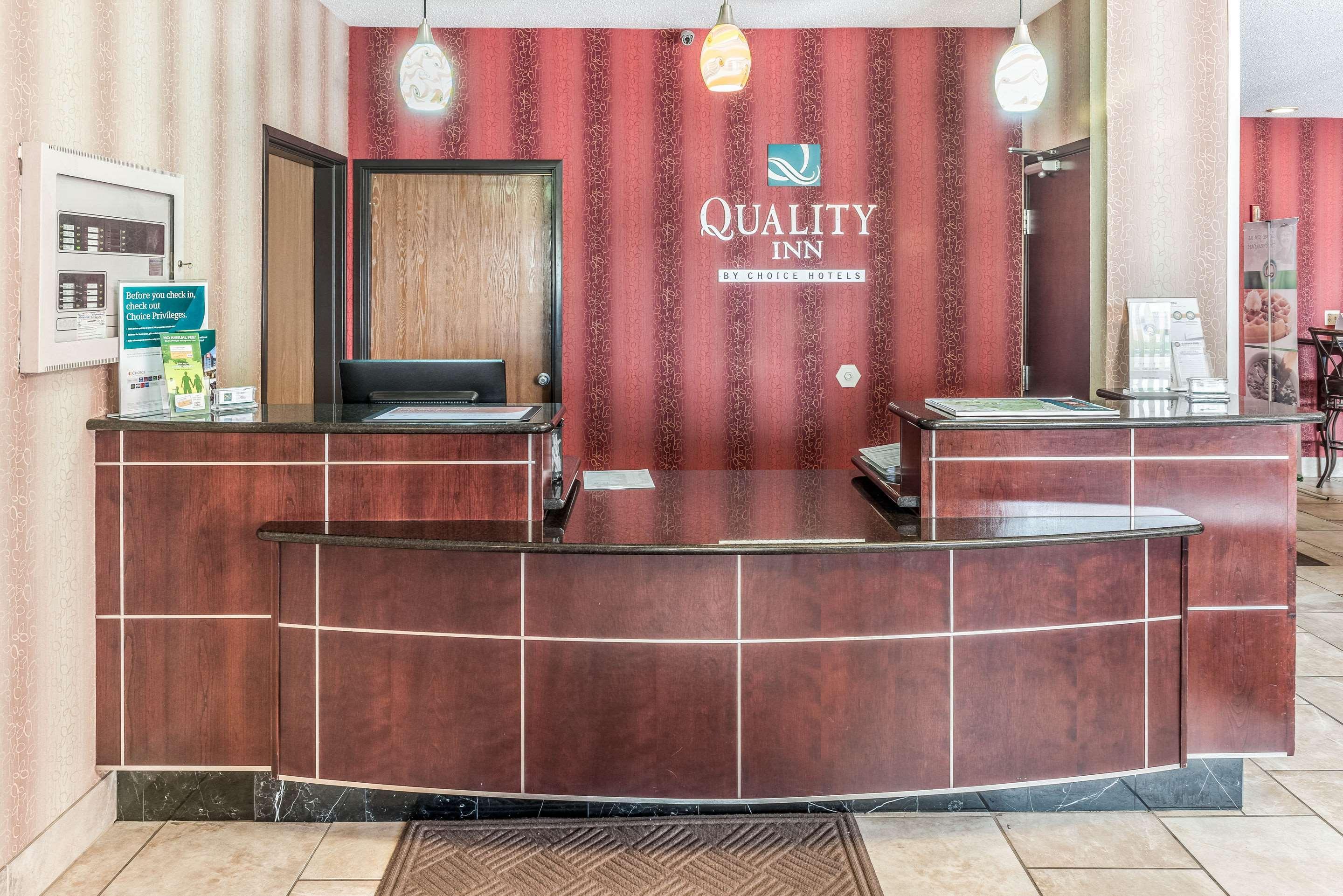 Quality Inn & Suites Mankato Bagian luar foto