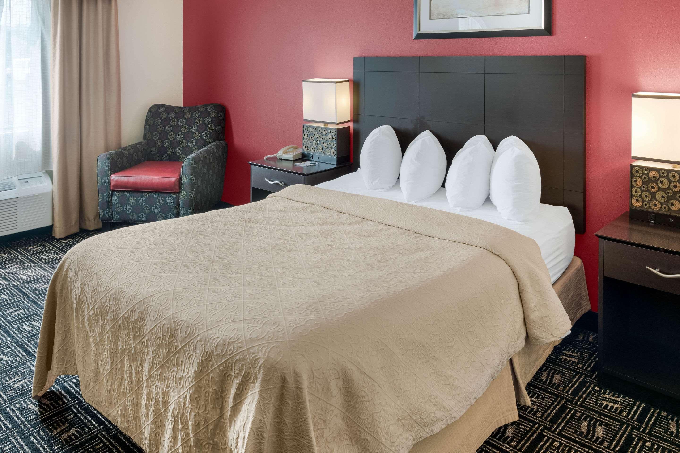 Quality Inn & Suites Mankato Bagian luar foto
